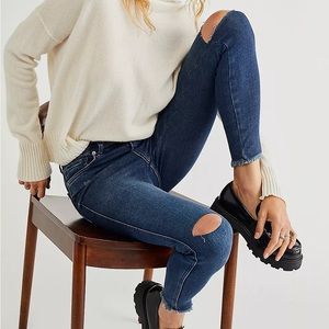 Free People NWT Raw Hem High Rise Skinny Distressed Jeans Size 25‎